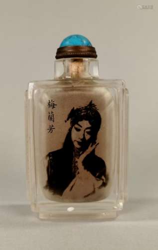 CHINESE GLASS SNUFF BOTTLE WITH PORTRAIT