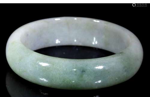 CHINESE CLASS A JADEITE JADE BRACELET