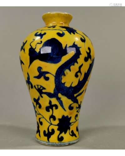 CHINESE BLUE AND YELLOW PORCELAIN VASE