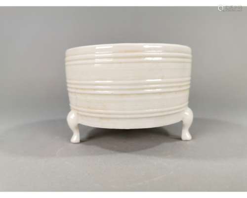 CHINESE WHITE PORCELAIN DING