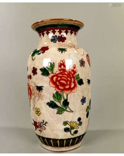 BEAUTIFUL CHINESE FAMILLE ROSE PORCELAIN VASE - MARKED