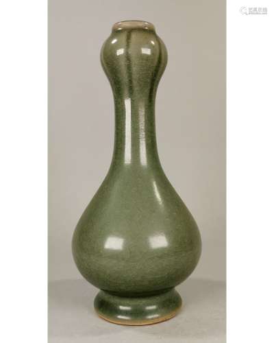 CHINESE CELADON PORCELAIN VASE