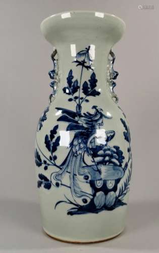 CHINESE QING BLUE AND WHITE PORCELAIN VASE