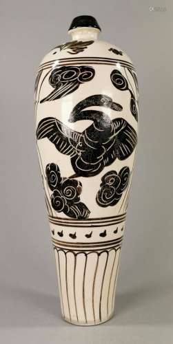 CHINESE PORCELAIN MAPPING VASE WITH SWAN
