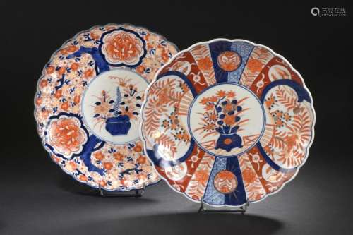 Deux plats en porcelaine Imari Japon, XIXe siècle …