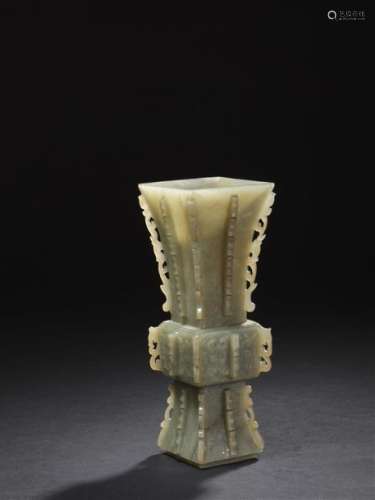 Vase gu en jade céladon Chine, XIXe siècle De form…