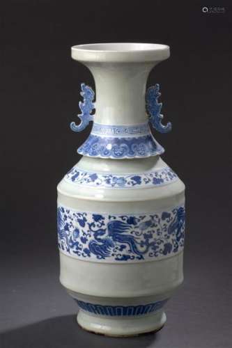 Vase en porcelaine bleu blanc et céladon Chine, fi…