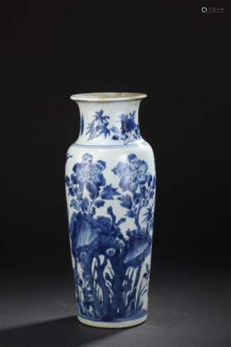 Vase en porcelaine bleu blanc Chine, XIXe siècle C…