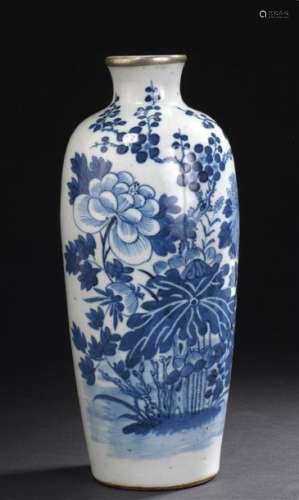 Vase en porcelaine bleu blanc Chine, XIXe siècle B…