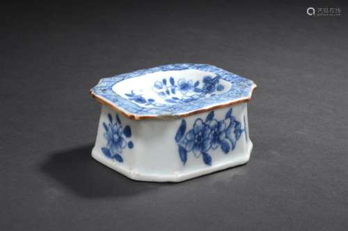 Saleron en porcelaine bleu blanc Chine, XVIIIe siè…