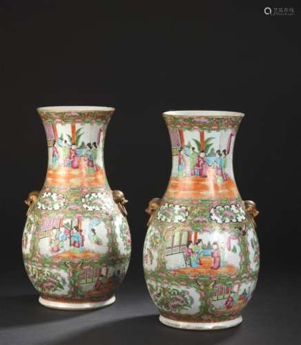 Paire de vases en porcelaine de Canton Chine, débu…