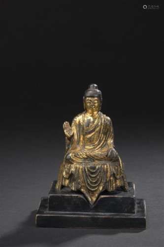 Statuette de bouddha en bronze doré Chine Dans le …