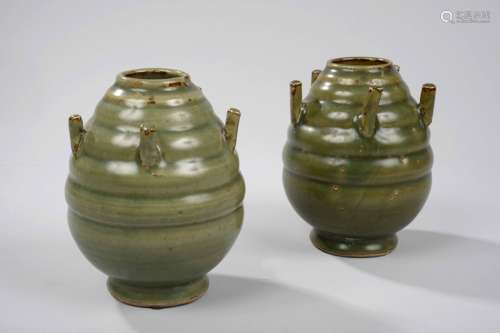 Jin pair of vases