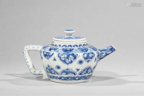 Kangxi porcelain covered jug