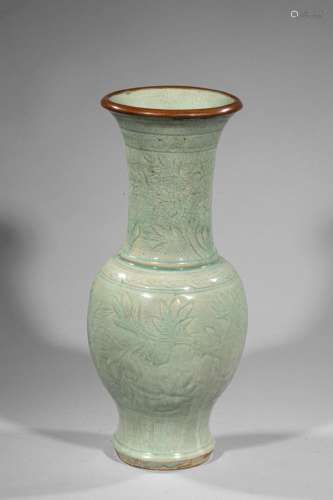 Ming longquan porcelain vase