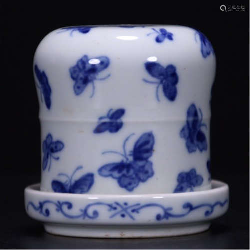 A CHINESE PORCELAIN BLUE AND WHITE BUTTERFLY 筛盅