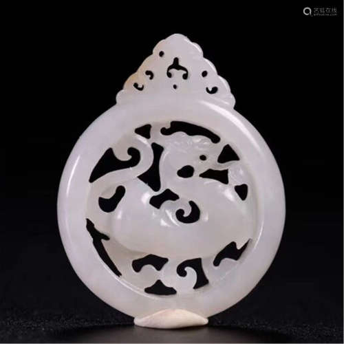 A CHINESE ANCIENT HETIAN JADE ROUND PLAQUE