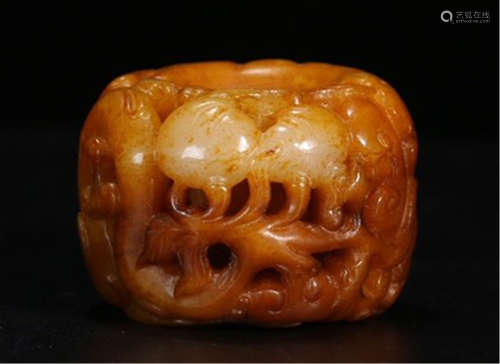 A CHINESE HETIAN JADE FLOWER RING