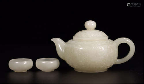 A SET OF CHINESE HETIAN JADE WITH TWO CUP KETTLE