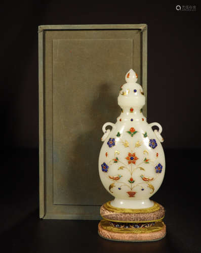 A CHINESE HETIAN WHITE JADE GEM STONE INLAID FLOWER AND BIRD DOUBLE EARS LIDDED VASE