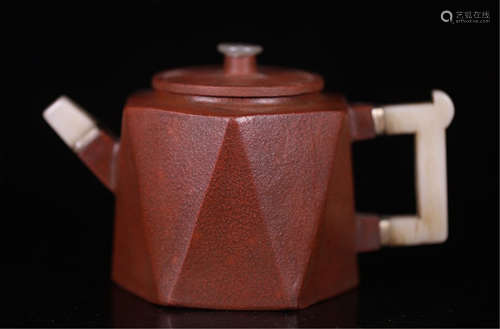 A CHINESE ZISHA CLAY KETTLE