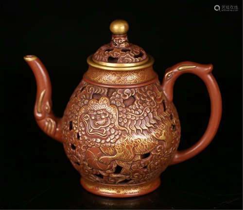 A CHINESE ANCIENT ZISHA CLAY GOLD INLAID KETTLE