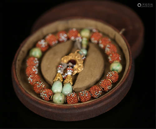 A CHINESE ANCIENT RED CORAL BEAD BRACELET