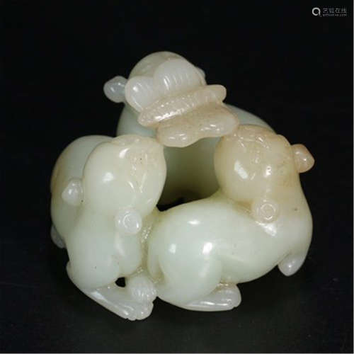 A CHINESE HETIAN JADE CATS AND BUTTERFLY TABLE ITEM