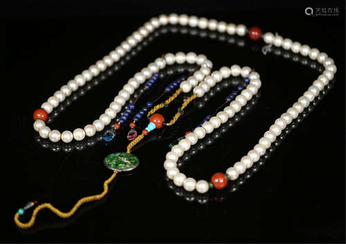 A CHINESE COURT BEAD NECKLACE