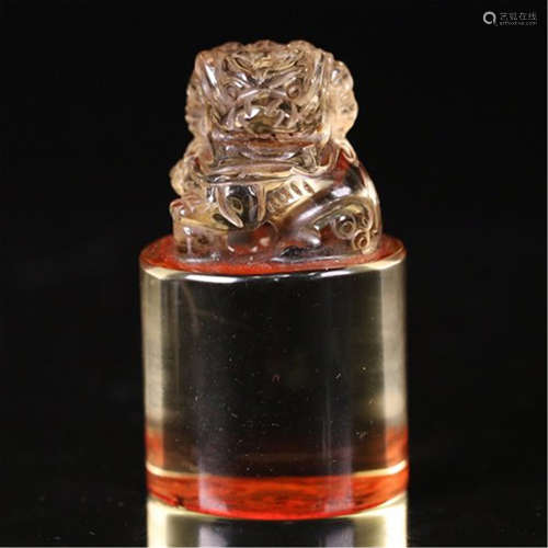 A CHINESE ANCIENT ROCK YELLOW CRYSTAL LION SEAL