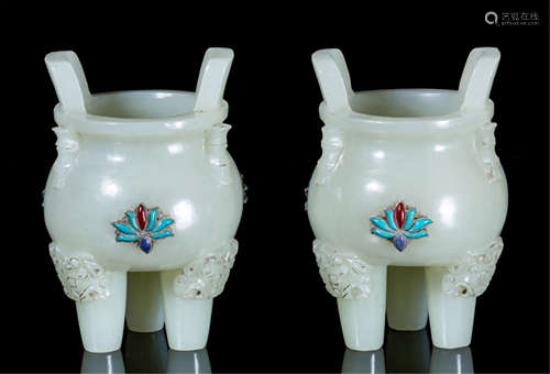 A PAIR OF CHINESE HETIAN JADE GEM STONE INLAID TRIPLE FEET CENSERS