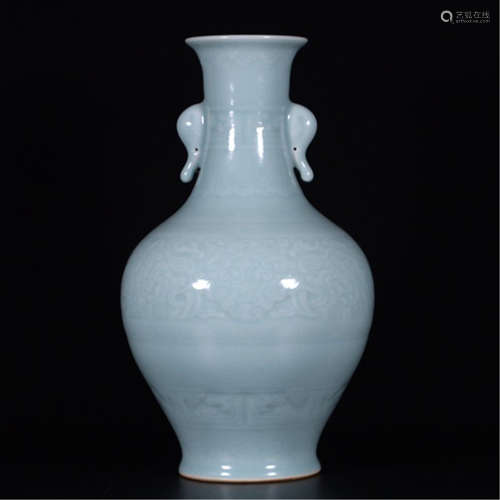 A CHINESE PORCELAIN GREEN GLAZE DRAGON DOUBLE ELEPHANT EARS VASE