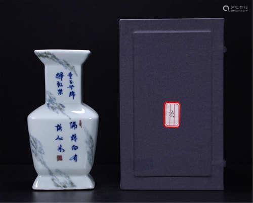 A CHINESE PORCELAIN GREEN GLAZE SQUARE VASE