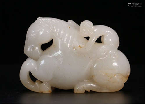 A CHINESE HETIAN JADE HORSE TABLE ITEM