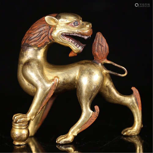 CHINESE GILT BRONZE  AQUOMALINE BEAST TABLE ITEM