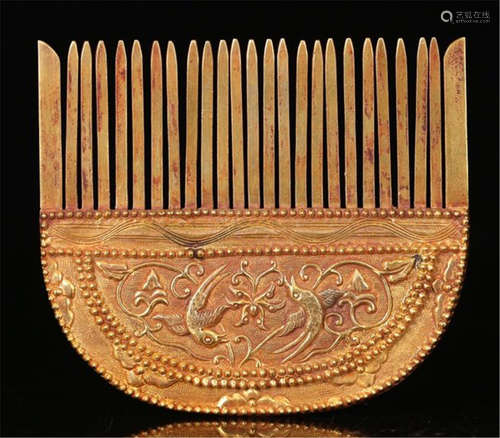 A CHINESE GOLD COMB