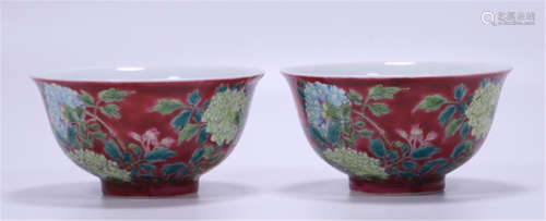 A PAIR OF PORCELAIN FAMILLE ROSE FLOWER BOWLS