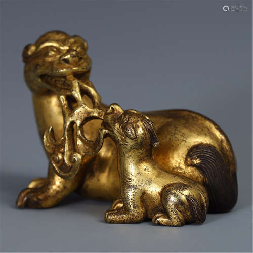 A CHINESE GILT BRONZE BEAST TABLE ITEM