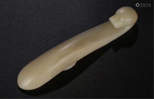 A CHINESE HETIAN JADE BEAST ACCESSORY