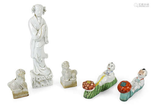 3 BLANC DE CHINE-FIGUREN, 2