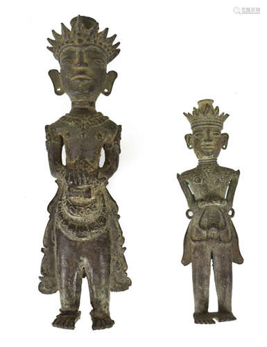 ZWEI AHNENFIGUREN, BRONZE,