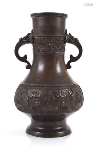 HENKELVASE AUS BRONZE, CHINA