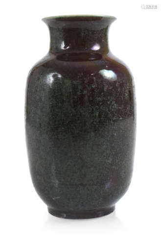 VASE MIT ROT-GRÜNER GLASUR