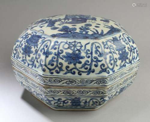 Chinese Blue & White Round Container