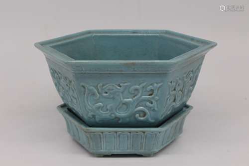 A Chinese Green Glazed Porcelain Planter