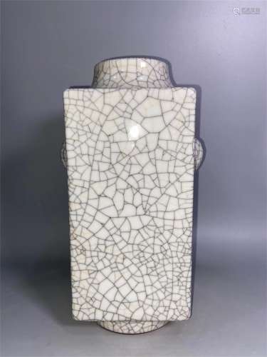 A Chinese Ge-Type Glazed Porcelain Square Vase