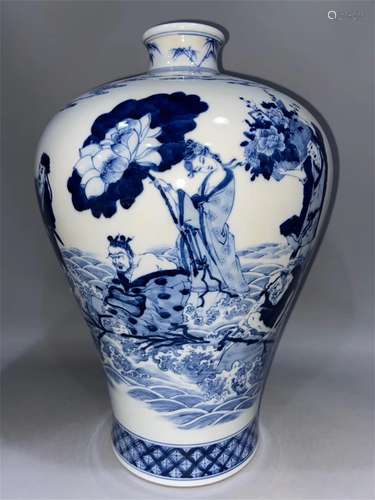 A Chinese Blue and White Porcelain Vase