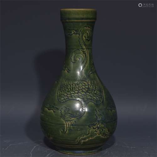 A Chinese Jizhou-Type Green Glazed Porcelain Vase