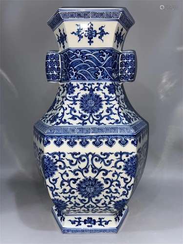 A Chinese Blue and White Porcelain Vase