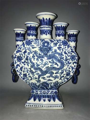 A Chinese Blue and White Porcelain Vase